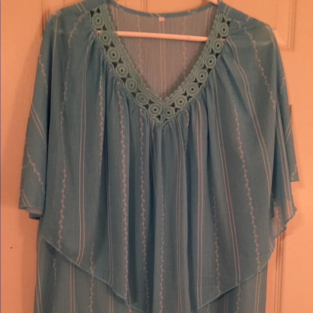 Light teal layered blouse. Fits like a large.